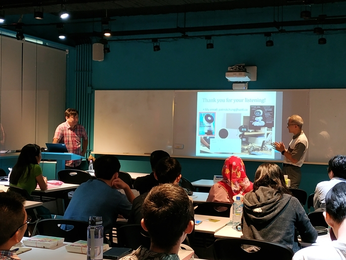 107/10/05 Using Companion Robots for Education图片