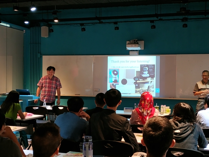 107/10/05 Using Companion Robots for Education图片